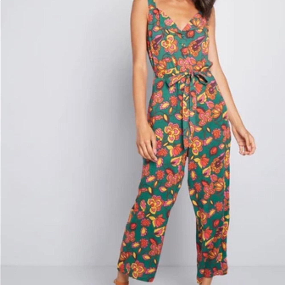 ModCloth Cropped Green Jumpsuit Size Medium